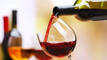 El vaso que transforma el agua en vino y otras bebidas con pulsar un botón