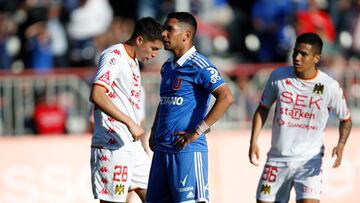 Futbol, Universidad de Chile vs Union Española.
Semifinal Ida, Copa Chile 2022.
El jugador de Universidad de Chile Cristian Palacios, izquierda derecha centro, se lamenta tras desperdiciar una ocasion de gol contra Union Española durante el partido por la copa Chile disputado en el estadio CAP de Talcahuano, Chile.
26/10/2022
Javier Vergara/PHOTOSPORT

Football, Universidad de Chile vs Union Española.
Copa Chile Championship semifinals.
Universidad de Chile's player Cristian Palacios, left right center, reacts after wasting a chance of goal against Union Española during the Copa Chile match held at the CAP stadium in Talcahuano, Chile.
26/10/2022
Javier Vergara/PHOTOSPORT