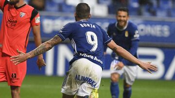 Borja Bast&oacute;n, del Oviedo, marca su segundo gol.