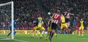 Gol de Aduriz. 1-0.