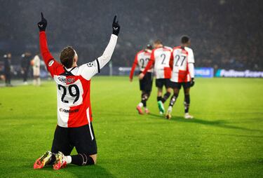 Feyenoord en Champions: ¿Qué necesita el equipo de Santi Giménez para clasificar directo a octavos de Final?