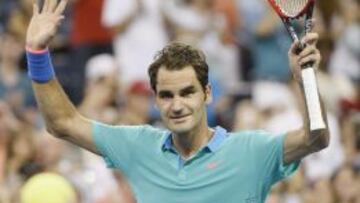 Roger Federer celebra su victoria ante Marcel Granollers.