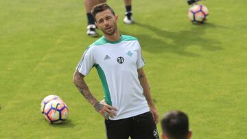 Rubén Castro, entrenándose con el Betis.