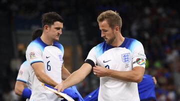 Harry Kane, capitán de Inglaterra, luciendo el brazalete de 'One love'.