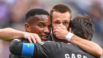 23-10-25. OTERO, DUBASIN Y GASPAR CELEBRAN UN GOL DEL SPORTING EN VALLADOLID.