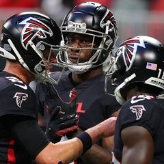 Who are the oldest and youngest players in the 2021 NFL season?