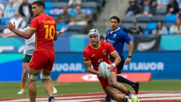 Los Leones arman una jugada.