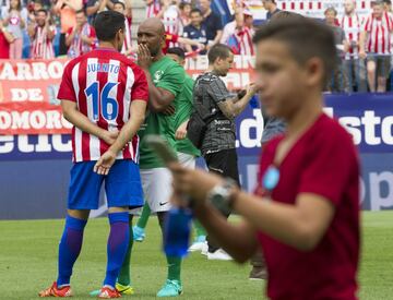 Marcos Senna chats to Juanito.