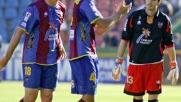 <b>LA CLAVE. </b>De la buena marcha del equipo tienen mucha culpa tanto el meta Manu como sus compañeros de la defensa.