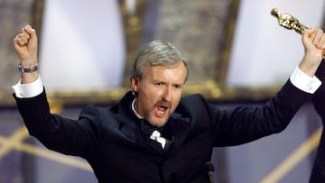 Escena que emuló James Cameron cuando recibió el Oscar a la mejor película.