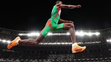 Pichardo salta en Tokio.