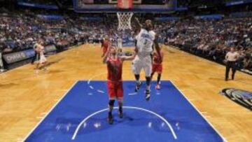 Dewayne Dedmon acabó con 18 puntos y 13 rebotes en el mejor partido de su carrera. Fue uno de los verdugos de unos Bulls espantosos.