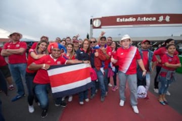 Varios aficionados de Costa Rica se dieron cita al Coloso de Santa Úrsula para presenciar el duelo eliminatorio entre el tricolor y los ticos.