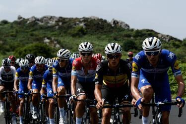 Dan Martin batió a Valverde y el sancionado Dumoulin cedió 1:10