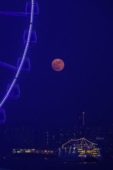 La superluna en Hong Kong.