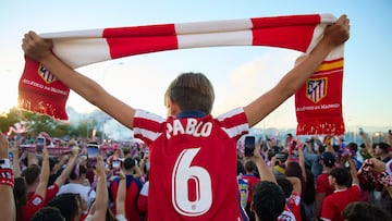 Aficionados del Atlético fuera del estadio Metropolitano.