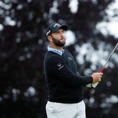 Scheffler lidera y Rahm cambia de posición con McIlroy