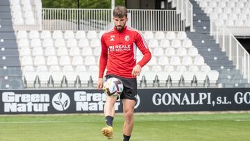 Javi Pérez deja el Burgos al no recuperarse de su lesión