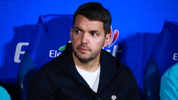 Soccer Football - Liga MX - Cruz Azul v America - Estadio Olimpico Universitario Mexico 1968, Mexico City, Mexico - October 18, 2025 Cruz Azul coach Nicolas Larcamon before the match REUTERS/Eloisa Sanchez