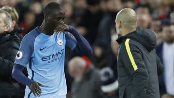 Yaya Touré y Pep Guardiola, durante un partido del Manchester City.