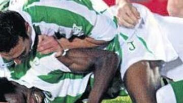 <b>TRIUNFO. </b>Scaloni aplasta a Balboa tras conseguir éste el importante tanto que daba la victoria a los cántabros en Palma.