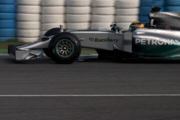 Lewis Hamilton piloto de Mercedes con el nuevo W05 en Jerez.