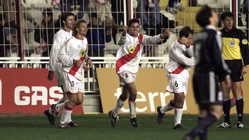 M&iacute;chel celebra uno de los goles al Girondins.