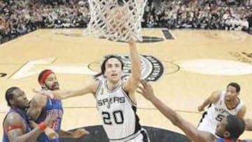 <b>IMPARABLE. </b>Manu Ginóbili (27 puntos) rompió de nuevo la defensa de los Pistons con sus entradas.