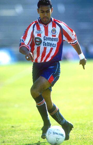 Se convirtió en el ‘Talismán’ de Chivas en los Clásicos desarrollados en el Invierno 98 y Verano 99. En ambos entró de cambio, en ambos anotó el gol que rompió el cero y que fueron la diferencia por la mínima en aquellos duelos de Clásico Nacional.