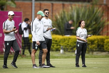 Atlético Nacional presentó al volante Jarlan Barrera en su sede deportiva de Guarne. El jugador es el tercer refuerzo del club y se une a los trabajos con Juan Carlos Osorio nuevo estratega del equipo 'verdolaga'. 