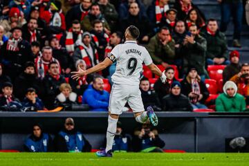 Benzema celebra con rabia su gol en San Mamés.