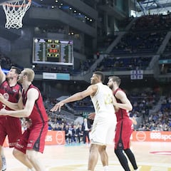 Garuba atormenta al Zaragoza un día antes de cumplir 18 años