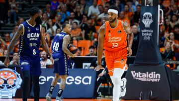 El Valencia corta a Davies y Jones se queda