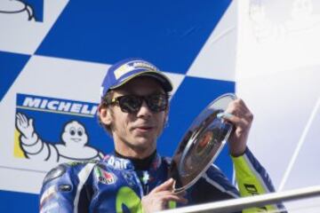 Valentino Rossi acabó segundo tras remontar trece posiciones.