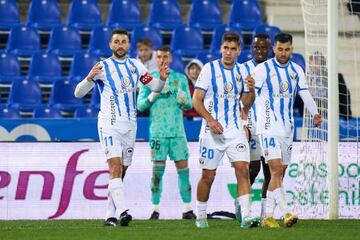 Los jugadores del Leganés celebran uno de los goles con los que ganaron al Zaragoza en el último partido de la primera vuelta. 