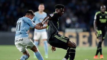 PONTEVEDRA, SPAIN - AUGUST 20: (L-R) Franco Cervi of Celta de Vigo, Aurelien Tchouameni of Real Madrid during the La Liga Santander match between Celta de Vigo v Real Madrid at the Estadio Municipal de Balaidos on August 20, 2022 in Pontevedra Spain (Photo by David S. Bustamante/Soccrates/Getty Images)