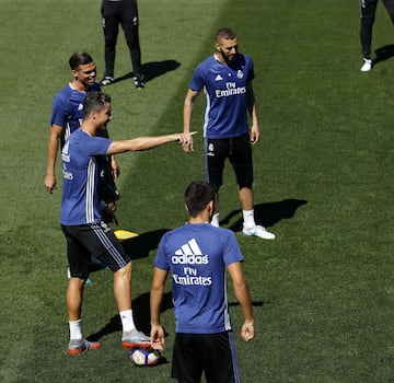 Último entrenamiento del Real Madrid antes de viajar a Málaga