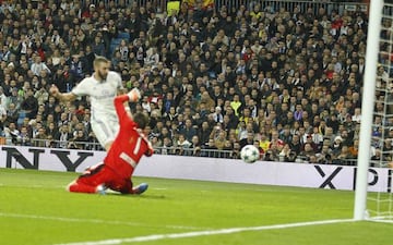 Benzema strokes home the first of his two goals.