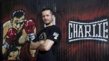 Rubén Nieto, en la puerta del gimnasio de Luis ‘Coraje’ Muñoz en Fuenlabrada.