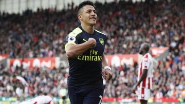 Alexis anota y otra vez rescata al Arsenal que sueña con Champions