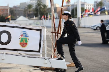 La Princesa Leonor sube al buque escuela 'Juan Sebastián de Elcano. 