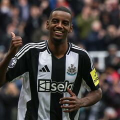 Liverpool agree record fee to sign Alexander Isak from Newcastle