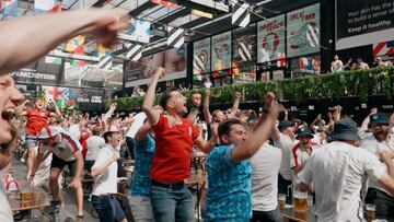 Locura en Londres con el gol de Sterling en la Euro