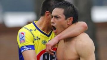 Marcelo Aguirre celebra su gol y el paso de Universidad de Concepci&oacute;n a cuartos de final de Copa Chile.