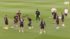 Lucas Vázquez stops Hazard á la Vinnie Jones on Gazza