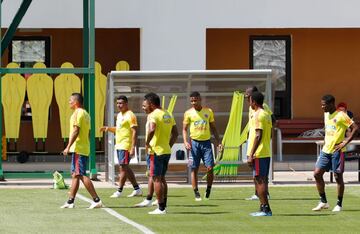 Tras la victoria ante Senegal y la clasificación a octavos de final del Mundial, Colombia vuelve a su campamento y prepara el próximo partido, contra Inglaterra el martes en Moscú.