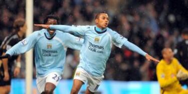 Robinho fichó por el Real Madrid por 24 millones de euros en julio de 2005 como una gran promesa del fútbol tras dos grandes temporadas en el Santos. Tras una buena primera temporada con el Real Madrid su juego se atascó y el club madrileño le traspasó al