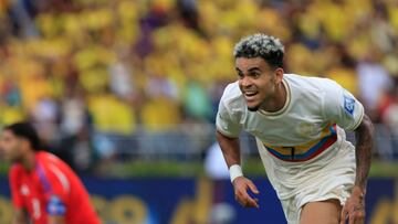 AMDEP8741. BARRANQUILLA (COLOMBIA), 15/10/2024.- Luis Díaz de Colombia celebra un gol ante Chile este martes, en un partido de las eliminatorias sudamericanas para el Mundial 2026, en el estadio Metropolitano en Barranquilla (Colombia). EFE/ Ricardo Maldonado Rozo