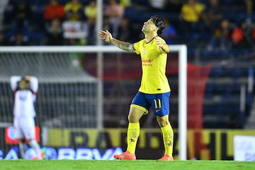   Victor Davila celebrates his goal 2-0 of America during the 8th round match between America and Atlas as part of the Liga BBVA MX, Torneo Apertura 2024 at Ciudad de los Deportes Stadium on September 17, 2024 in Mexico City, Mexico.