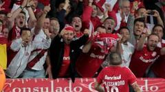 Inter de Charles Aránguiz sufre, pero avanza a cuartos de final